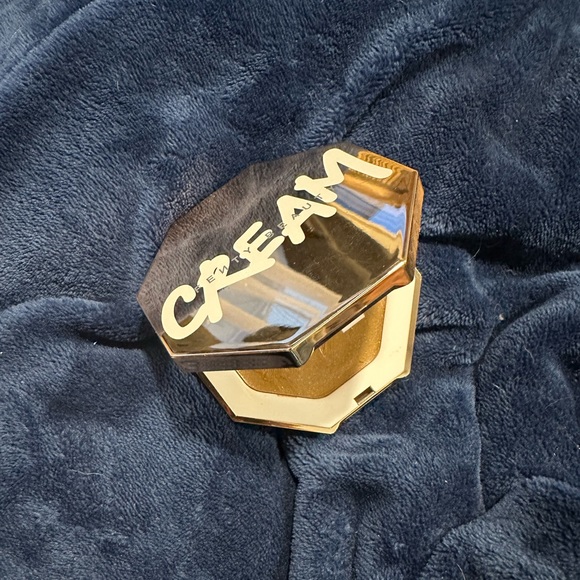 Fenty - Picture 3 of 3